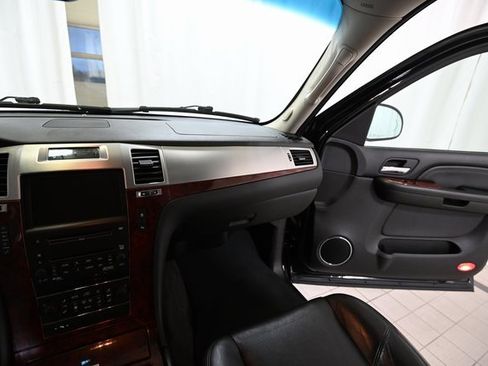 Used 2009 Cadillac Escalade AWD image 30
