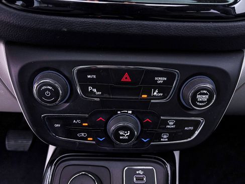 Used 2018 Jeep Compass Limited AWD/4WD image 23