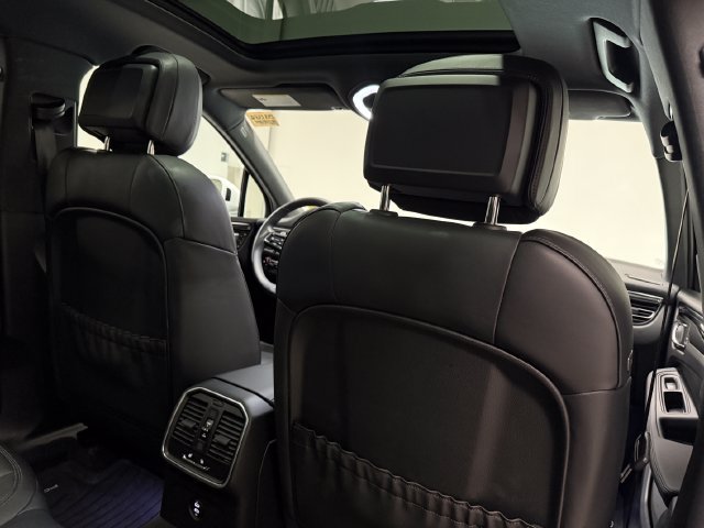 Certified 2026 Porsche Macan AWD/4WD image 25