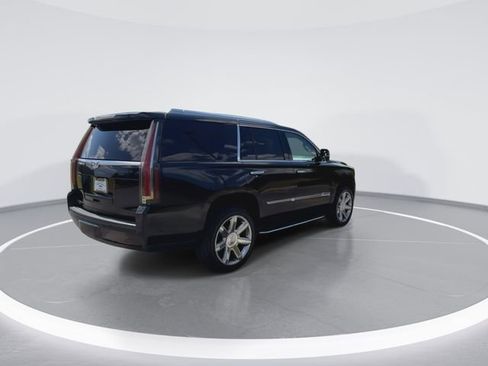 Used 2018 Cadillac Escalade Luxury AWD/4WD image 10