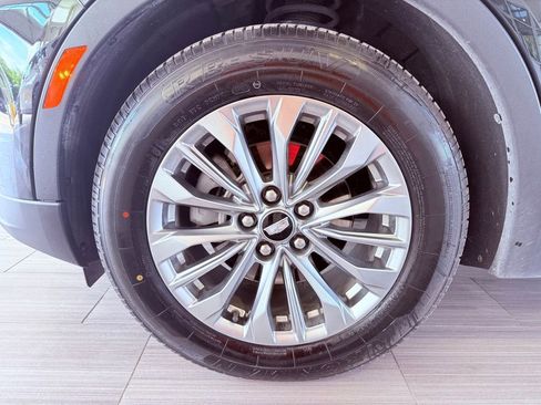 Used 2025 Cadillac XT4 Premium Luxury FWD image 9
