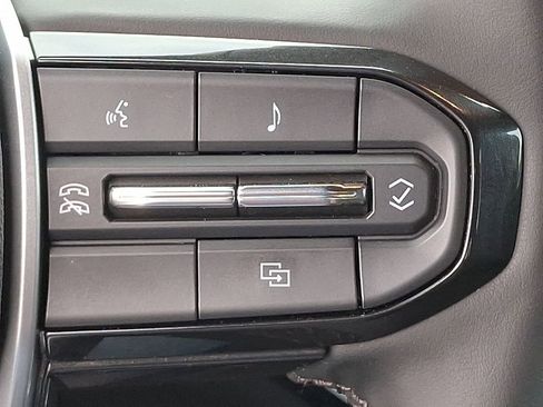 Used 2024 Chevrolet Colorado LT w/ LT Convenience Package II AWD/4WD image 22