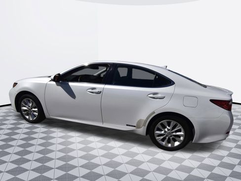 Used 2013 Lexus ES 300h image 3
