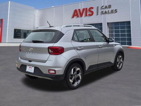 Used 2025 Hyundai Venue SEL FWD image 6