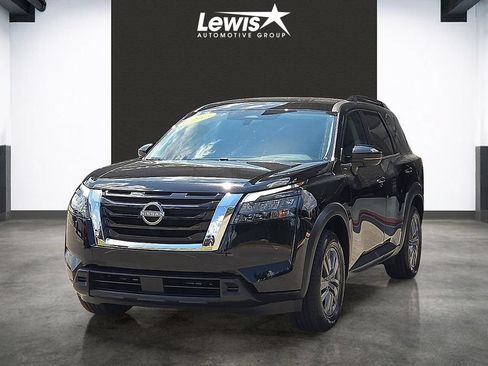 Used 2025 Nissan Pathfinder SV FWD image 1