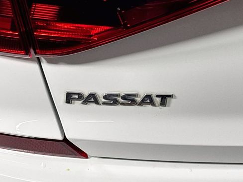 Used 2017 Volkswagen Passat 1.8T R-Line FWD image 23