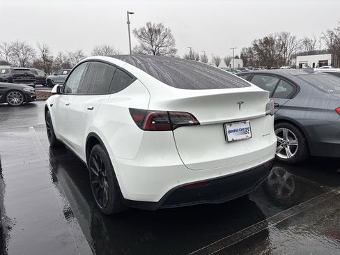 Used 2022 Tesla Model Y Long Range image 16