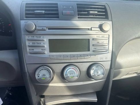 Used 2010 Toyota Camry LE FWD image 10