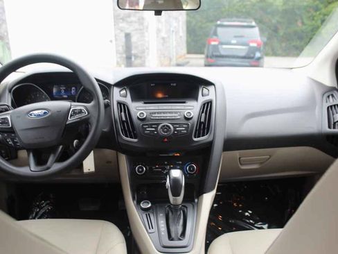 Used 2015 Ford Focus SE FWD image 27