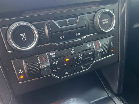 Used 2019 Ford Explorer XLT w/ Equipment Group 201A FWD image 19