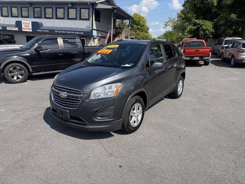 Used 2016 Chevrolet Trax LT w/ LT Convenience Package AWD/4WD image 3