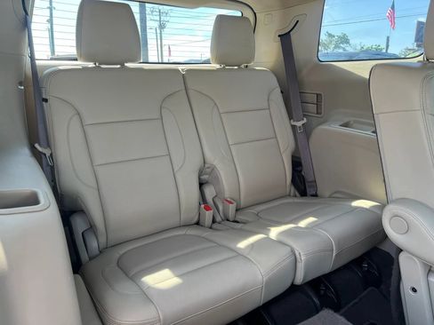 Used 2017 GMC Acadia Denali w/ Technology Package FWD image 15