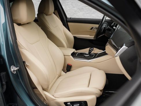 Used 2021 BMW 330i Sedan w/ Convenience Package image 25