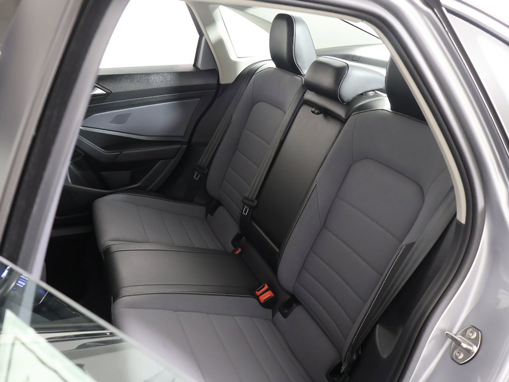 Used 2025 Volkswagen Jetta SE FWD image 25