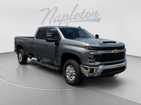 Used 2025 Chevrolet Silverado 3500 LT w/ Safety Package AWD/4WD image 8