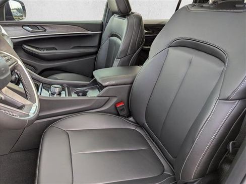 New 2025 Jeep Grand Cherokee Limited image 23