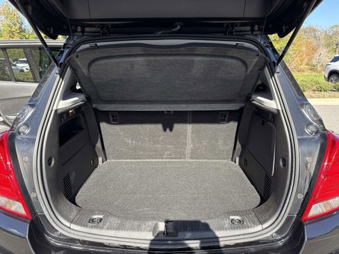 Used 2022 Chevrolet Trax LT w/ LT Convenience Package image 29