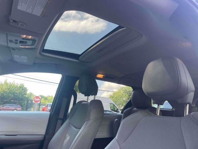 Certified 2025 Toyota Sienna XLE FWD image 20