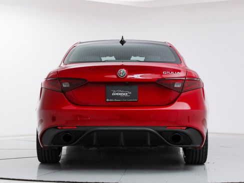 Used 2023 Alfa Romeo Giulia Veloce RWD image 4