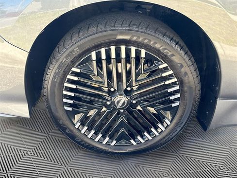 Used 2023 Nissan Leaf SV Plus image 33