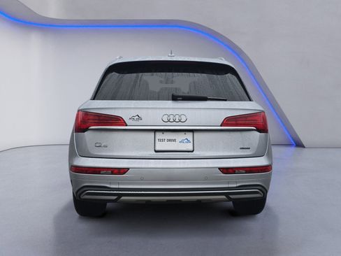 Used 2021 Audi Q5 2.0T Premium w/ Convenience Package image 4