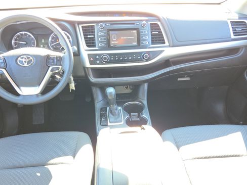 Used 2015 Toyota Highlander LE image 13