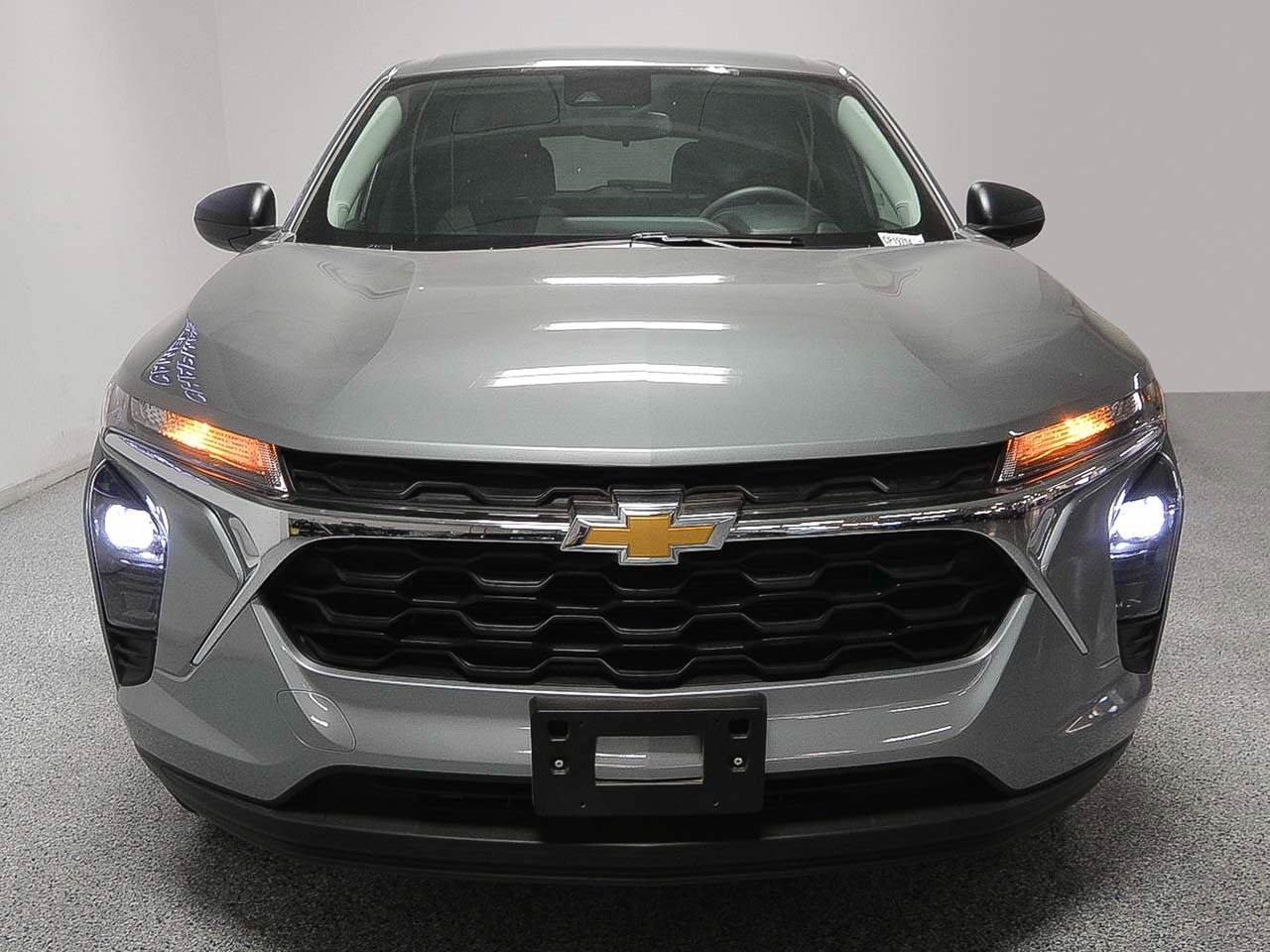 Used 2025 Chevrolet Trax LS FWD image 2