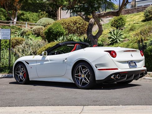 Used 2015 Ferrari California T RWD image 3