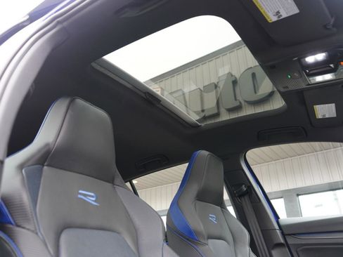 Used 2023 Volkswagen Golf R image 67