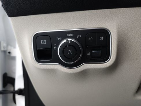 Certified 2026 Mercedes-Benz GLB 250 4MATIC image 9