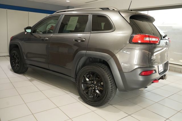 Used 2017 Jeep Cherokee Trailhawk w/ Cold Weather Group AWD/4WD image 4
