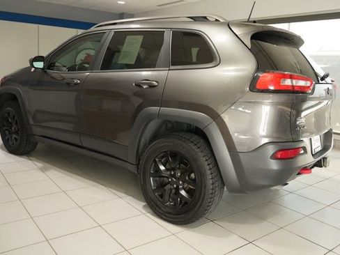 Used 2017 Jeep Cherokee Trailhawk w/ Cold Weather Group AWD/4WD image 4