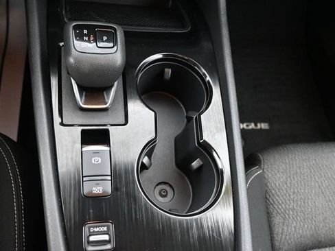 Used 2025 Nissan Rogue SV FWD image 18