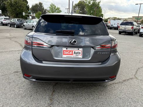 Used 2013 Lexus CT 200h w/ F Sport Pkg w/Nuluxe Trim FWD image 4