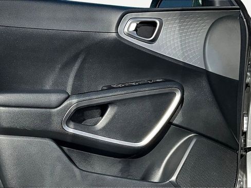 Used 2025 Kia Soul LX w/ LX Technology Package FWD image 20