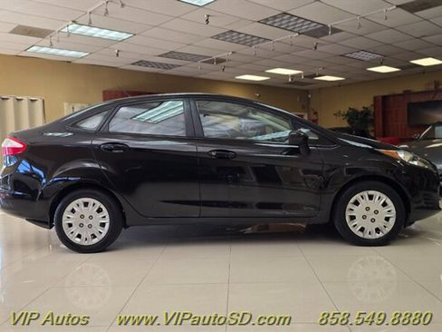 Used 2018 Ford Focus SE image 5