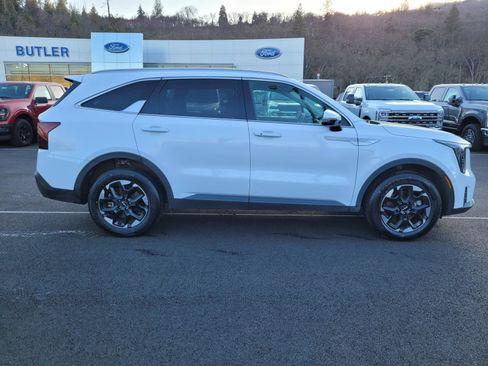 Used 2024 Kia Sorento S image 4