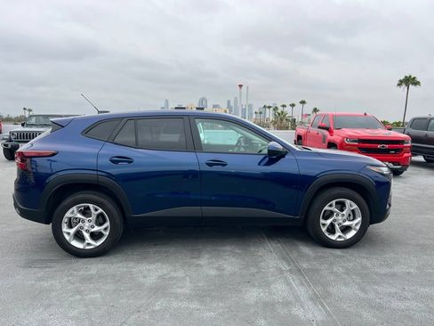 Used 2024 Chevrolet Trax LS w/ LS Convenience Package FWD image 4