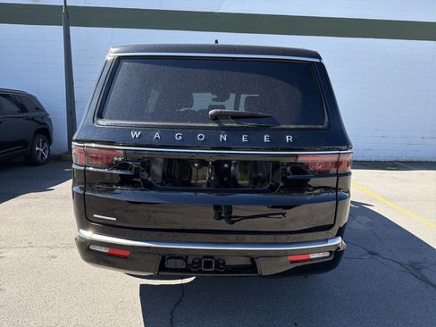 Used 2023 Jeep Wagoneer 4WD image 6