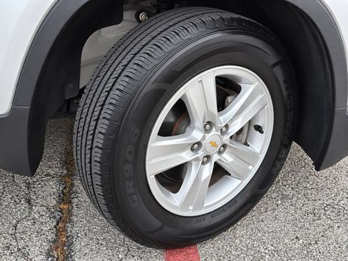Used 2020 Chevrolet Trax LT w/ LT Convenience Package AWD/4WD image 9