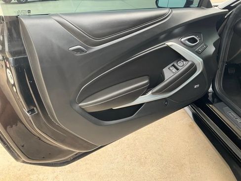 Used 2018 Chevrolet Camaro SS RWD image 4