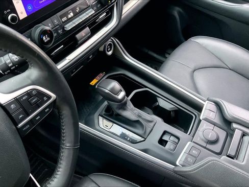 Used 2024 Toyota Grand Highlander Limited image 15