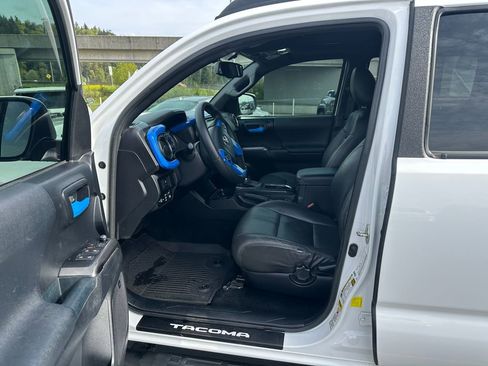 Used 2017 Toyota Tacoma TRD Off-Road image 13