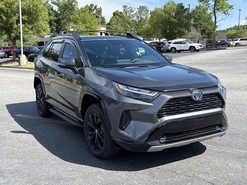 Used 2022 Toyota RAV4 SE w/ Convenience Package AWD/4WD image 3