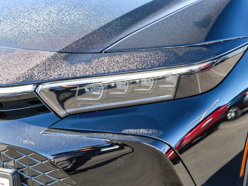 Used 2023 Toyota Crown Limited image 24