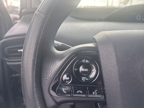 Used 2022 Toyota Prius LE FWD image 25