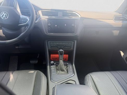 Certified 2023 Volkswagen Tiguan SE w/ Panoramic Sunroof Package FWD image 11