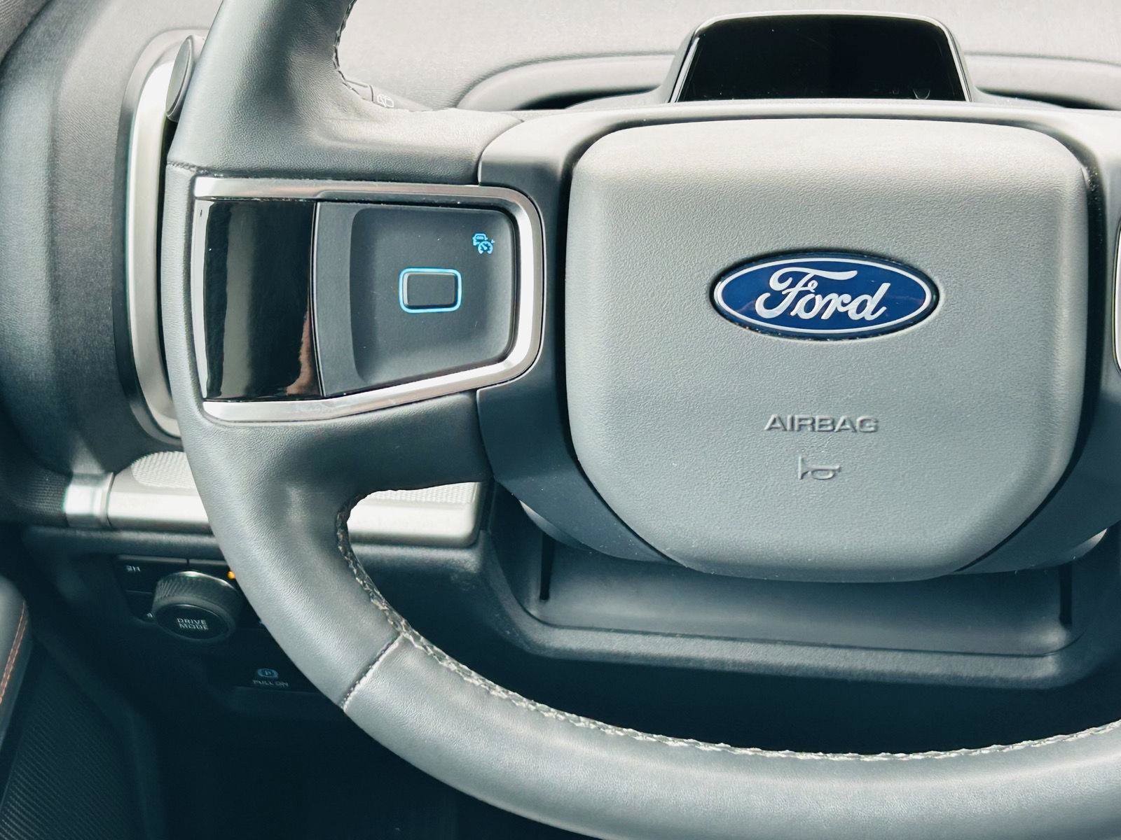 Used 2025 Ford Expedition Active AWD/4WD image 23