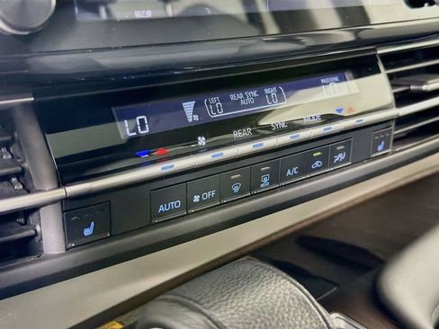 Used 2022 Toyota Sienna XLE w/ XLE Plus Package FWD image 23