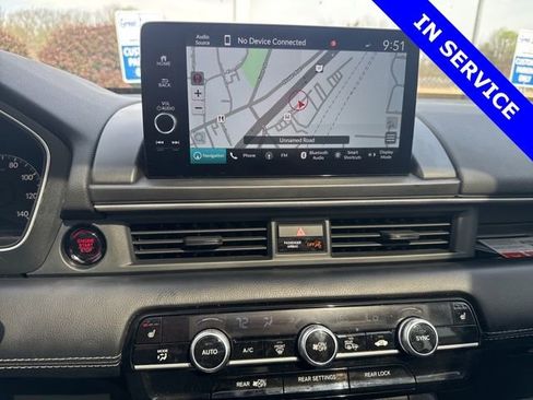 Used 2024 Honda Pilot Touring image 7